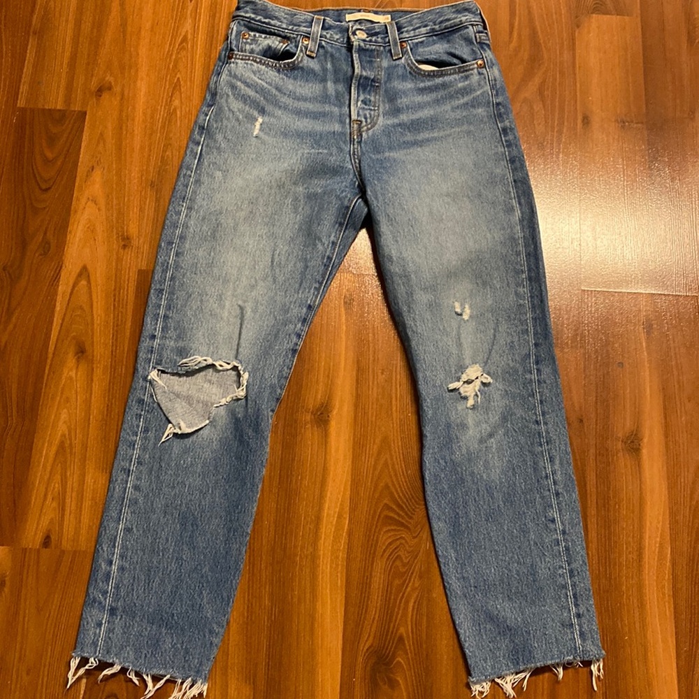 Levi's wedgie distressed jeans